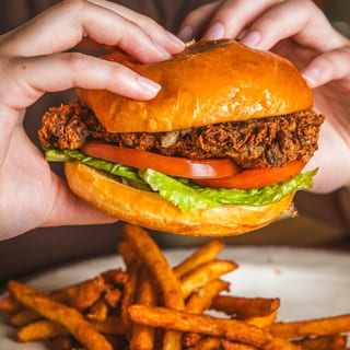 *CRISPY CHICKEN SANDWICH